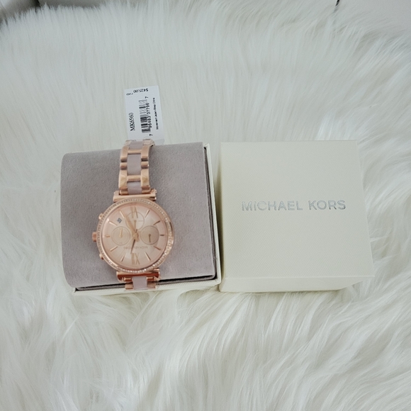 ❗ SOLD ❗ BNWT Michael Kors watch ❗ - Picture 2 of 8